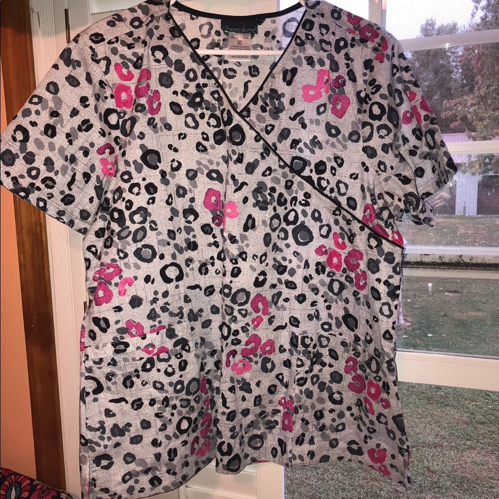 Cherokee scrub top